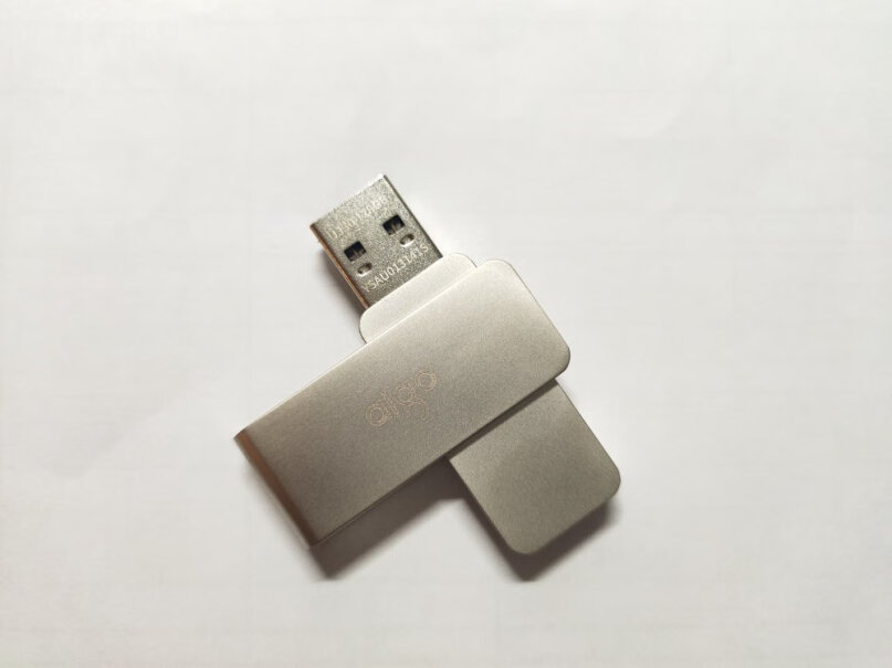 爱国者64GB USB3.0 U330金属U盘可以装上网游插电脑上直接使用吗 会不会卡？