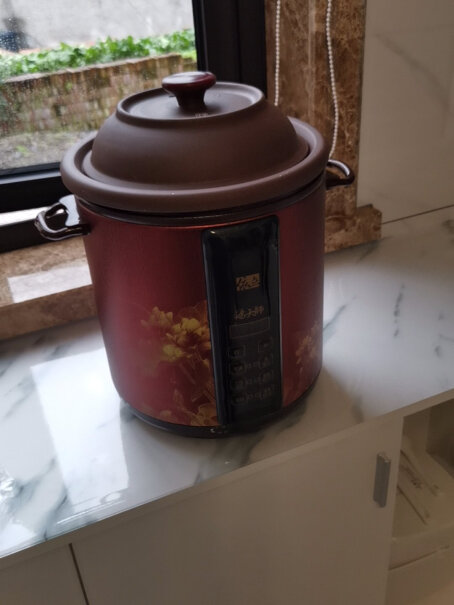依立7L大容量紫砂电炖锅请教下买了的朋友，这款是正品吗，与商场的质量一样的吗。