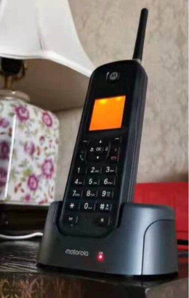 摩托罗拉Motorola远距离数字无绳电话机无线座机打电话的声音相比主流的智能机手机，那个大？