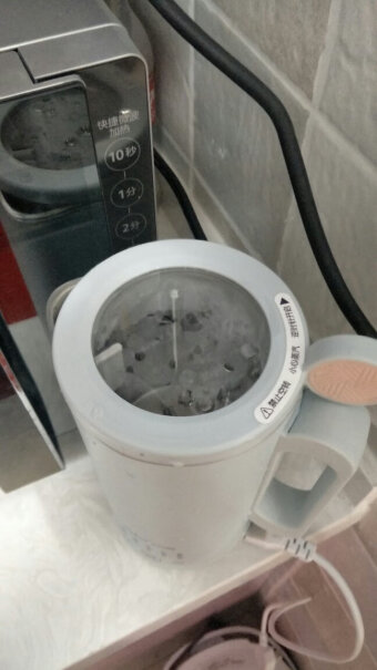 九阳豆浆机小型家用多功能迷你破壁机果蔬榨汁机我今天刚买的这款豆浆机，加热打豆浆后有剧烈的臭胶皮味儿，请问用过的有多久这种味儿能减轻呢？