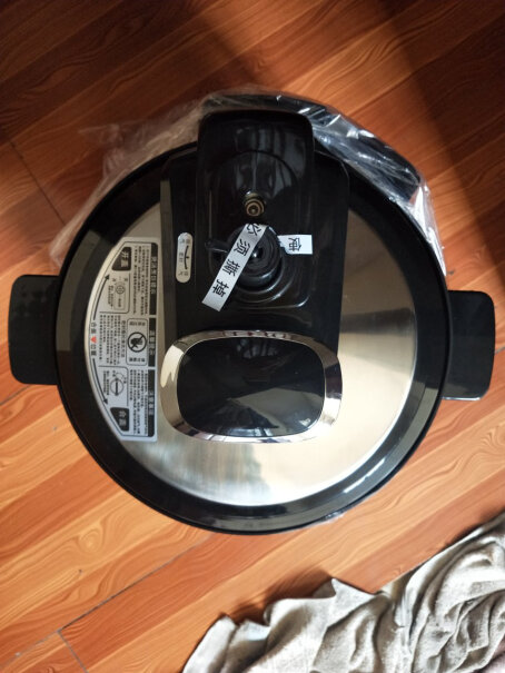 半球电压力锅智能预约家用电饭锅4升的带自动排气吗？