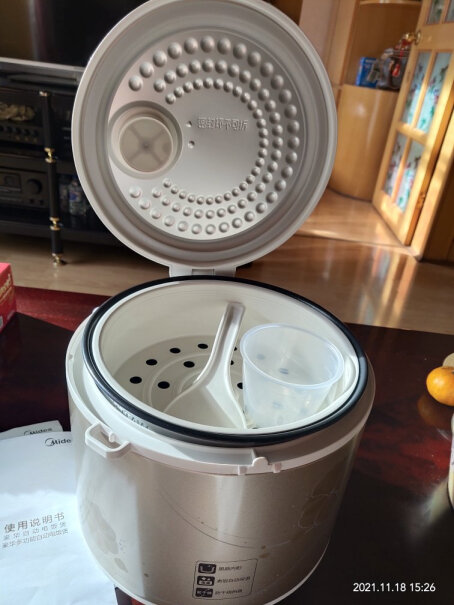 美的电饭煲精铸发热盘煲粥好了能自动回到保温吗？