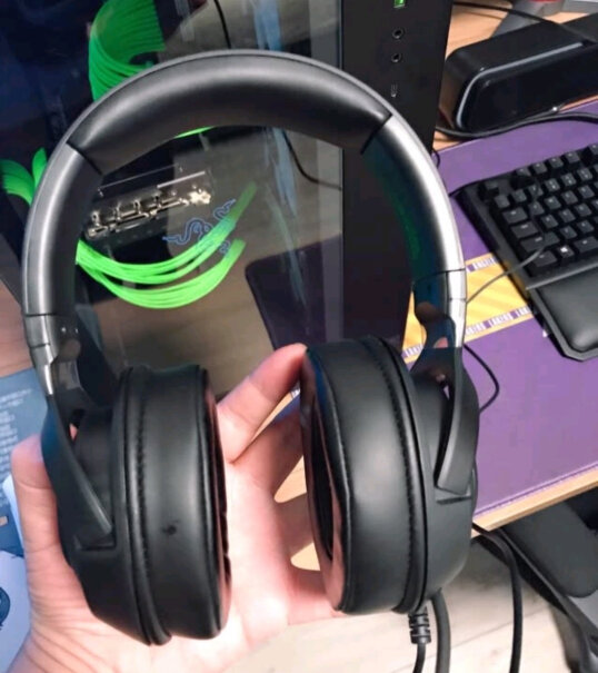 雷蛇Razer大家的用这个耳机听游戏声音有没有感觉声音发闷？跟用笔记本自带的功放或者手机耳机比，这个耳麦的游戏声音明显发闷，是耳麦都这样吗？