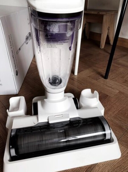 追光无线智能洗地机吸拖洗一体家用吸尘器高速清洁机消杀除菌有没有人在水箱里面加地板清洁剂的？