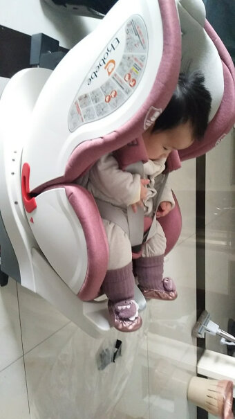 德国怡戈宝宝汽车儿童安全座椅0-4-12岁婴儿车载座椅安伯灰刚满月的宝宝能坐吗？