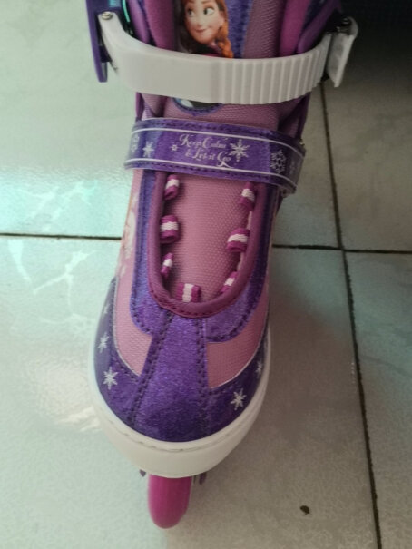 单排轮滑鞋迪士尼Disney轮滑鞋儿童溜冰鞋八轮全闪轮滑冰鞋套装评测不看后悔,分析应该怎么选择？