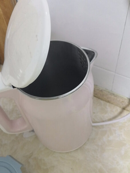 苏泊尔电水壶热水壶1.7L大容量电热水壶烧水壶有黑色的没有？
