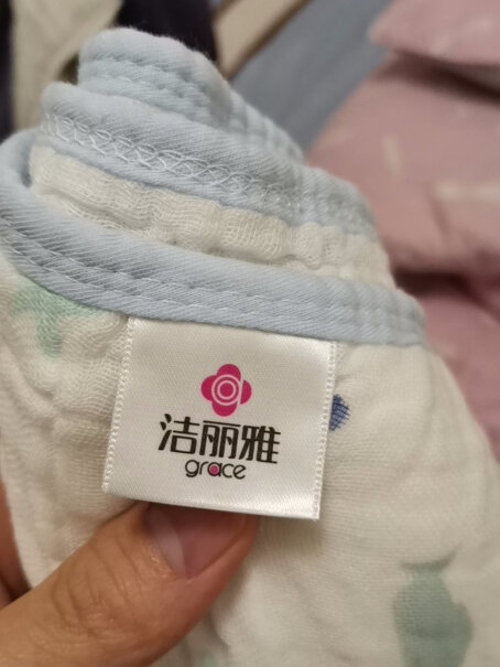 洁丽雅6层纯棉婴儿纱布浴巾新生儿用这个浴巾可以吗？有荧光剂吗？