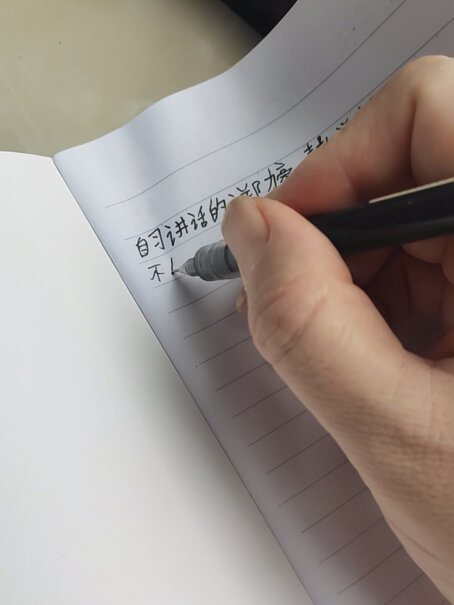 笔类得力deli直液笔签字笔0.5mm全针管中性笔应该怎么样选择,优缺点分析测评？