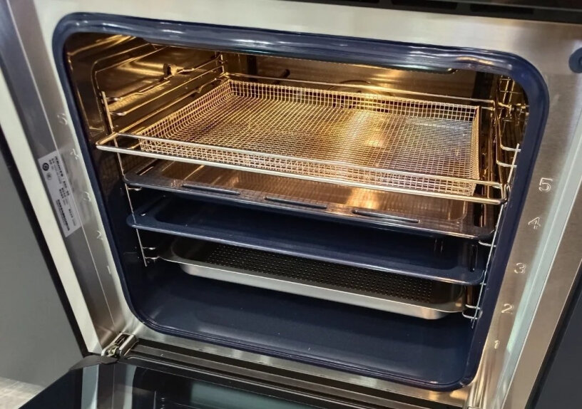 老板蒸烤箱一体机嵌入式智能家用烘焙多功能蒸箱烤箱二合一蒸馒头时会有冷凝水滴在馒头或菜上吗？