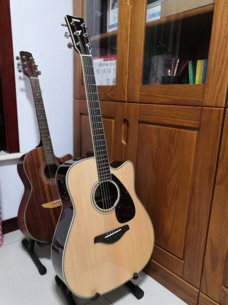 雅马哈FGX830CBL黑色民谣电箱吉他缺角你好我不会弹吉他，你们可以教吗？