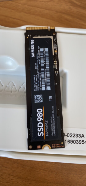 华硕ROG幻影STRIX ARION M2硬盘盒是否可以装两个1T的SSD？