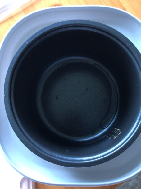 九阳肖战推荐小电饭煲这个锅有收集水蒸气的地方嘛，会不会水流到外面来呢。