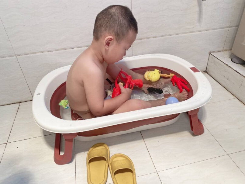 洗澡用具英氏婴儿洗澡盆浴盆宝宝可折叠幼儿坐躺浴桶小孩家用新生儿童用品防霉单盆可折叠功能评测结果,只选对的不选贵的？