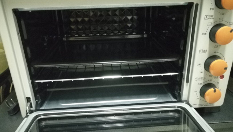 美的32升多功能电烤箱家用专业烘焙按键是实体还是触摸屏呢？
