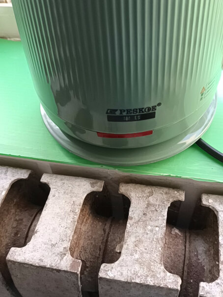 半球电水壶304不锈钢电热水壶里面有304标志么？