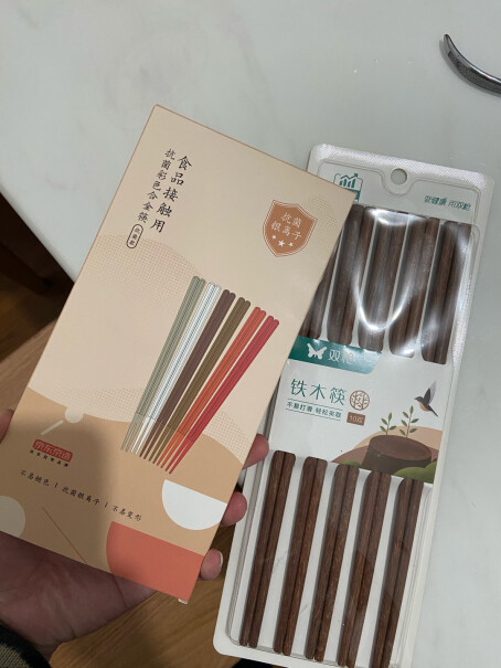 双枪筷子10双装原木铁木筷子家用实木筷子套装筷子夹菜打滑吗？
