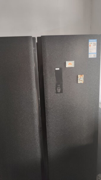 双开门TCL646养鲜WIFI智控无霜小家风冷大家买了这个冰箱后怎么放置的啊？两侧及背部距离墙多远就可以了啊？