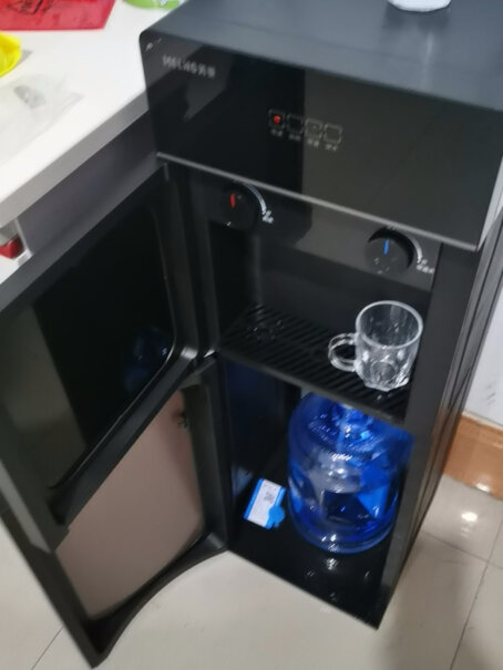 美菱饮水机下置式家用立式温热型天热了，不开热水开关，能出水吗？