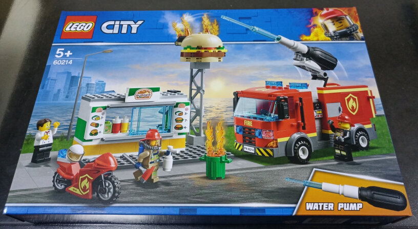 乐高LEGO积木城市系列CITY这个拼好了大约多大尺寸？
