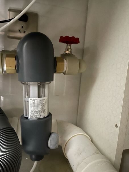 沁园京品家电小白鲸S600净水器厨下式家用台下直饮RO反渗透会有黑色的炭渣出来吗？