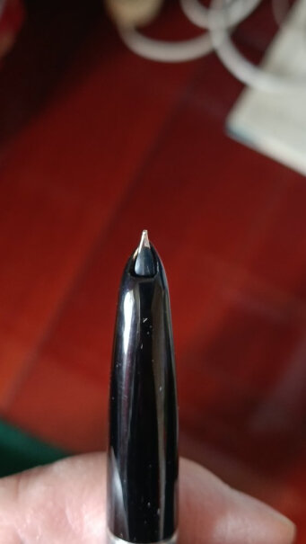 英雄钢笔100经典金尖钢笔商务办公墨水笔签字笔黑色银夹请问各位笔尖大概露出多长？如何判断自己的笔尖露出较少？