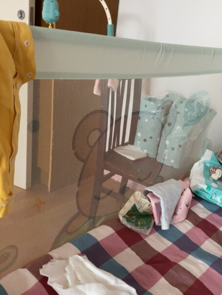 棒棒猪 (BabyBBZ)床围栏床护栏婴儿童床挡板宝宝防摔护栏垂直升降 牛油果之梦（专利款） 2米床围上的画是缝上去的还是印上去的？