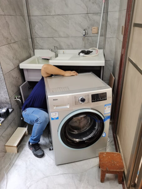 海尔（Haier超薄滚筒洗衣机全自动这款洗衣机有带热水的吗？