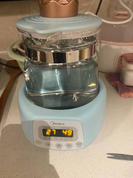 美的婴儿恒温水壶调奶器热奶器1.2L着款产品是将冷水烧开后然后降到合适的温度吗？