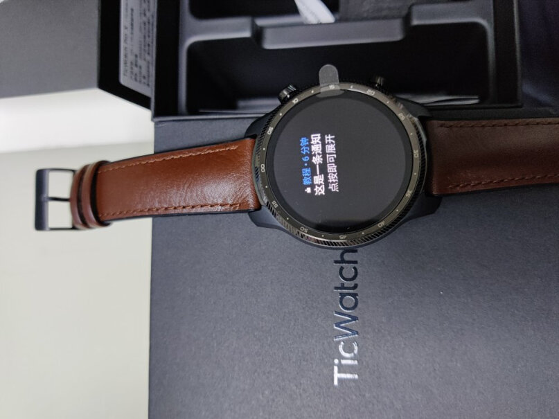 TicWatch ProX 4G智能手表请问表盘是一直亮着，还是抬腕才亮？谢谢？
