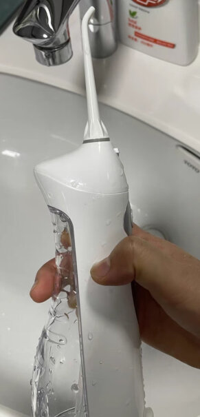 博皓冲牙器洗牙器水牙线便携式设计防水吗？