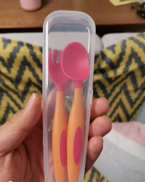 全能妈妈Supermama新生儿辅食勺这款勺子的勺子头是软的还是硬的呀？