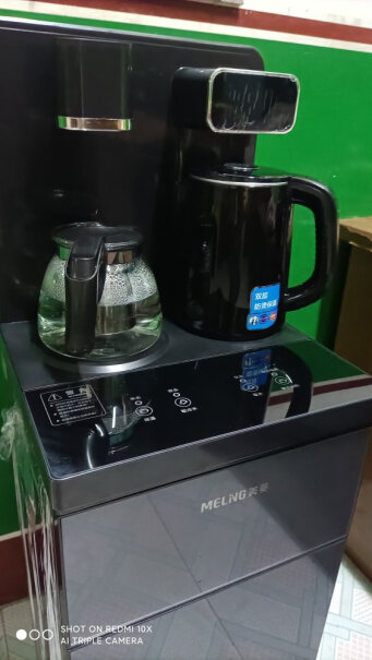 美菱茶吧机这款产品的高度是多少，能放小水桶吗？