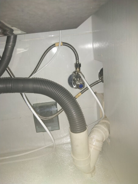 苏泊尔全屋净水套装超滤机+前置过滤器这个给免费上门安装么？