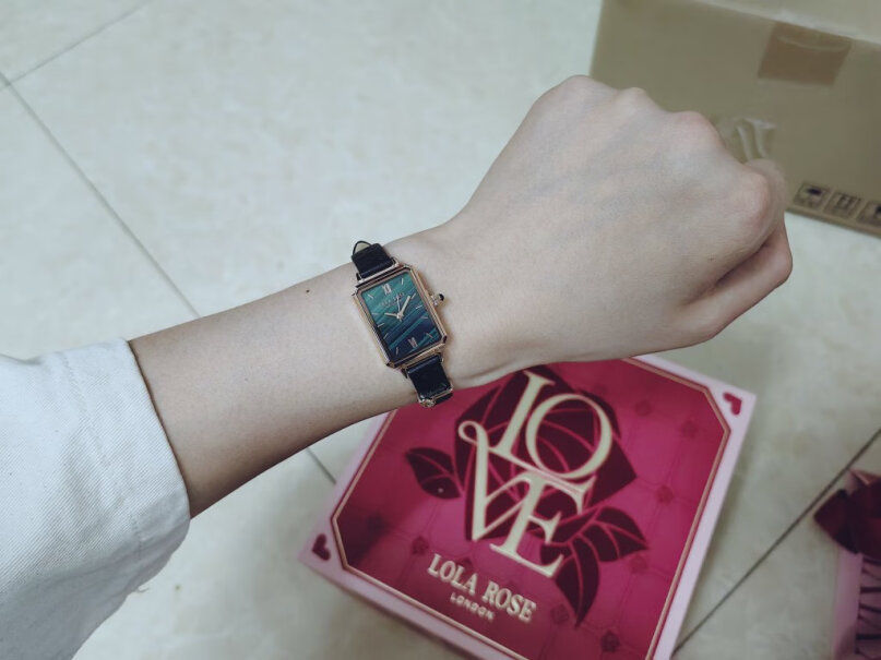 LOLA ROSE款小绿表LOLAROSE罗拉生日礼物礼盒女友手表限定质量真的好吗？只选对的不选贵的评测报告！