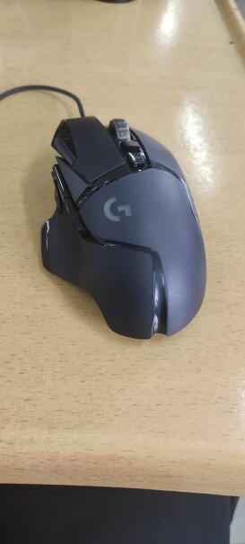罗技G502HERO主宰者有线鼠标你们的g502呼吸灯可以调rgb吗？