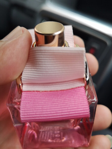 菲拉格慕梦中彩虹淡香水30ml女士香水怎么打开瓶盖呀？