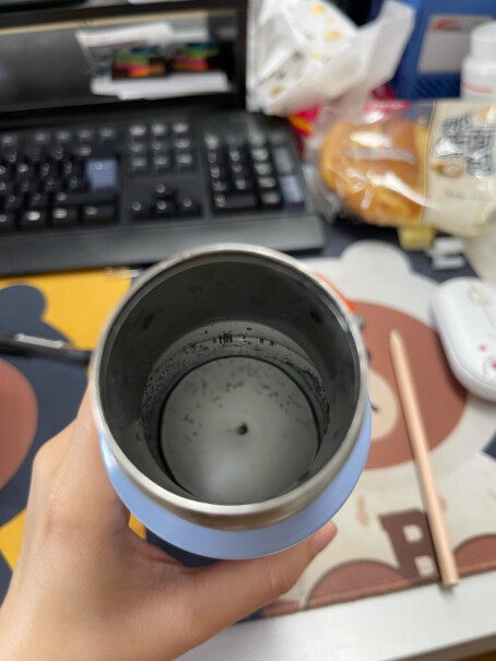 东菱Donlim杯盖有洞，那当杯子用放包里水会漏出来吗？