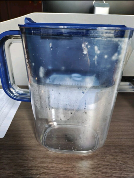 九阳净水壶家用滤水壶过滤净水器你们过滤完的水还有漂浮的白渣吗？