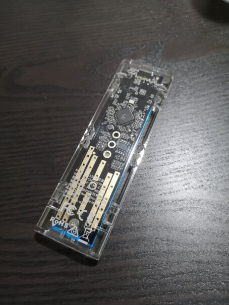 奥睿科M.2 NVMe移动硬盘盒 M2PAC3塑料带里的灰色软片是干什么用的？