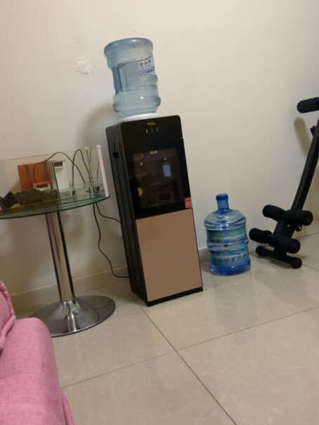 TCL饮水机茶吧机立式家用办公双开门柜式温热这饮水机制冷吗？