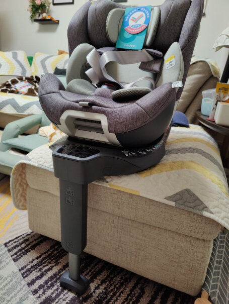 宝贝第一汽车儿童安全座椅isofix接口360°旋转宝宝反着座，腿是不是伸不开啊？