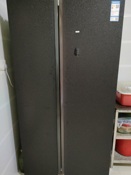 双开门TCL646养鲜WIFI智控无霜小家风冷冰箱通电 怎么两边会发热 如果长时间使用 会有影响吗？
