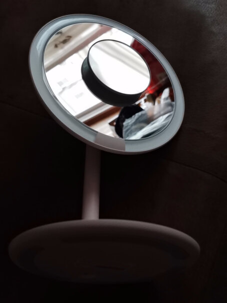 AMIRO化妆镜子买完这个镜子里面有晃动的声音，正常嘛，有没有这种情况？