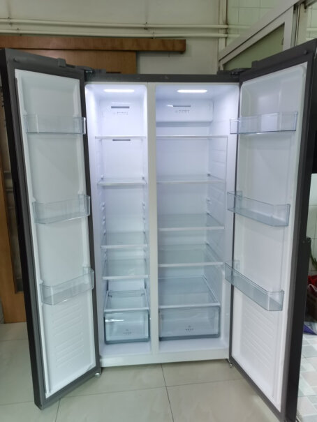 美的冰箱双变频风冷无霜对开双门冰箱保鲜亲，你们买回去的这款冰箱，隔一两小时会咯噔响一下吗？