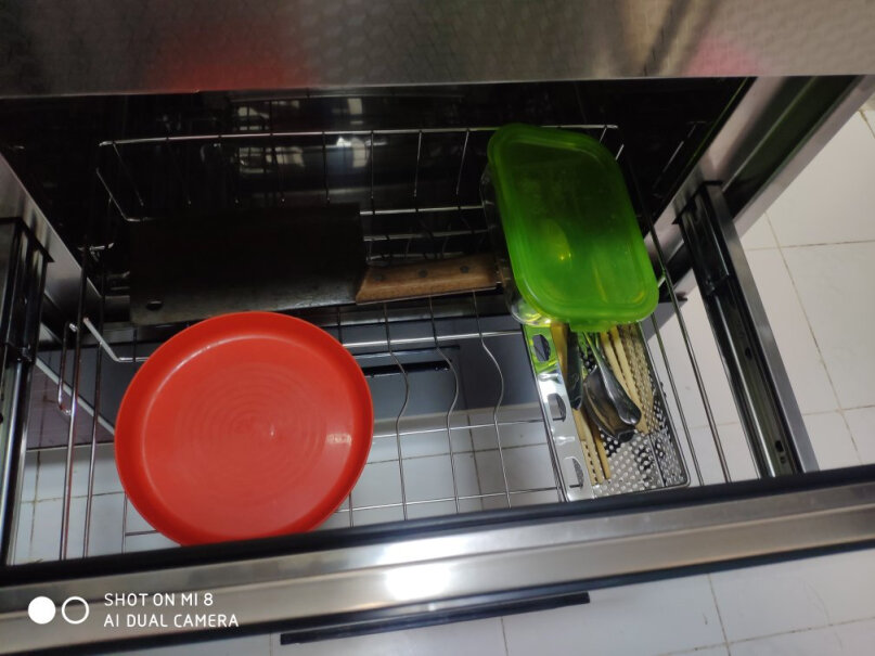康宝消毒柜二星级消毒柜外表面会发烫吗？如果在消毒柜上方台面下方加装一个扁抽屉，抽屉会受热吗？
