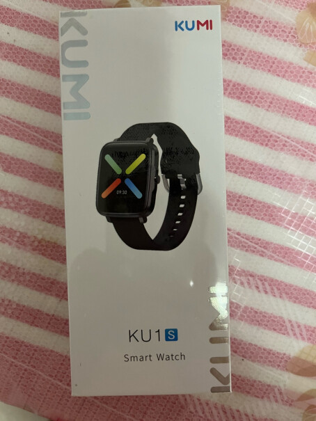 KUMI KU1s 智能手表运动跑步请问手表里带充电器是吗？