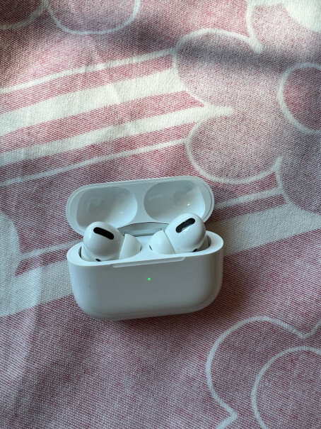 你们觉得AirPods pro好一点还是Bests solo pro更好？