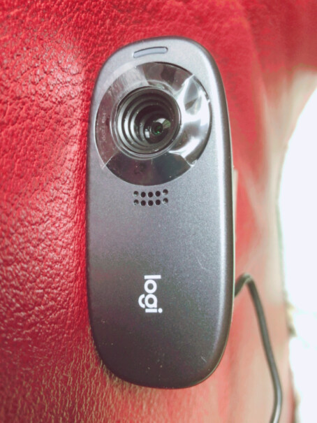 罗技C310网络摄像头这一款自带音箱吗？是不是还需要再外接一个音箱？