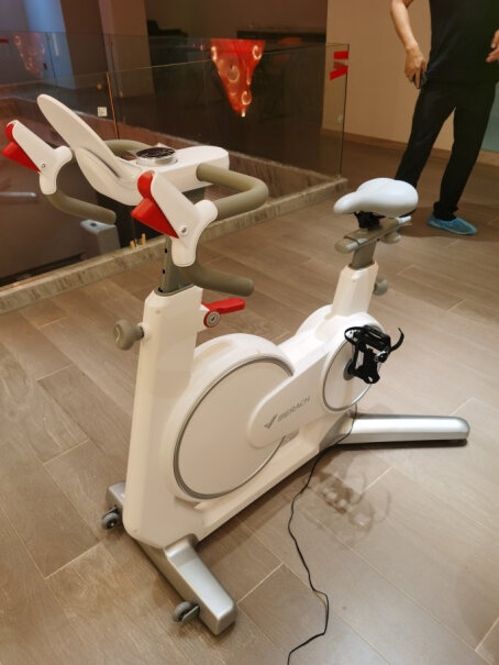 麦瑞克智能动感单车家用磁控运动健身器材这个最大承重是多少呀？
